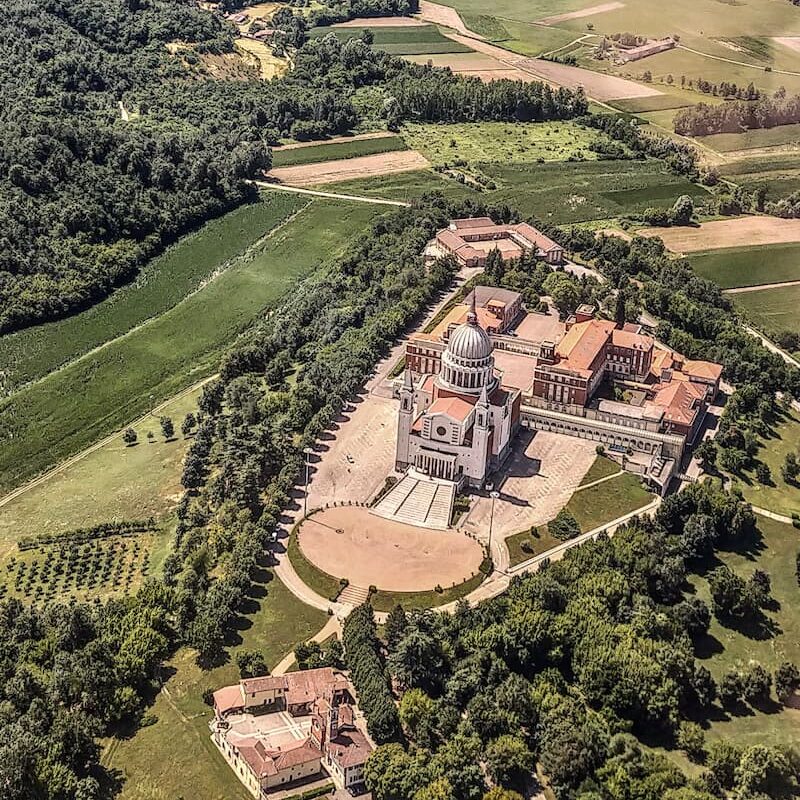 Basilica Colle Don Bosco dall'alto