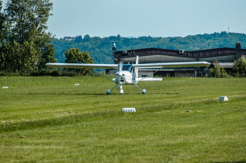 Esperienza di volo nel Monferrato all'Aviosuperficie Astigiana con Tecnam P92